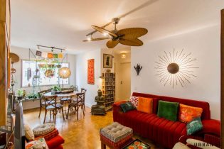 Em uma das ruas mais queridas de Pinheiros, apartamento com 78m², dois quartos, cozinha integrada e vaga, reformado e pronto para morar!