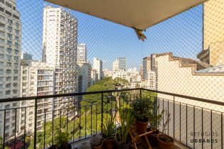 Apartamento no Largo do Arouche, com 41m2, varanda, andar alto com vistas lindas equipado e  finalizado com todo cuidado, prontinho para morar. 