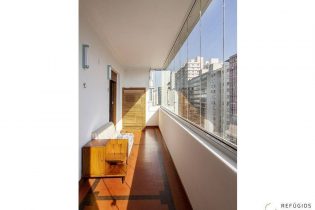 Apartamento na Av. São Luis, andar alto, com 196m2 construídos, reformado, com varandão, home office, dois quartos, sendo uma suite e 1 vaga.